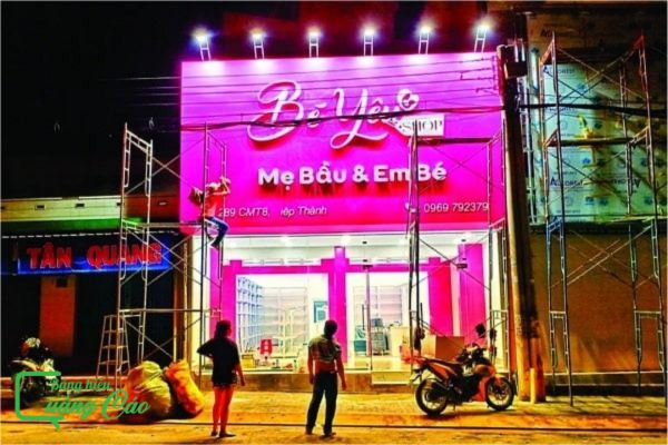 Bảng hiệu màu hồng đèn LED Bé yêu