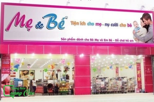 Bảng hiệu màu hồng Mẹ và Bé