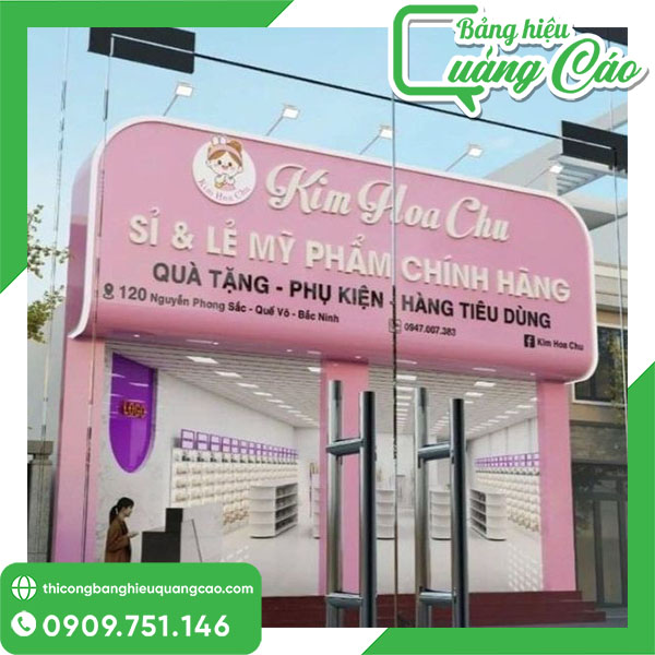 Bảng hiệu màu hồng nổi bật, bền đẹp