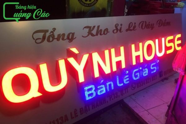 Chữ nổi mica đèn LED Quỳnh House