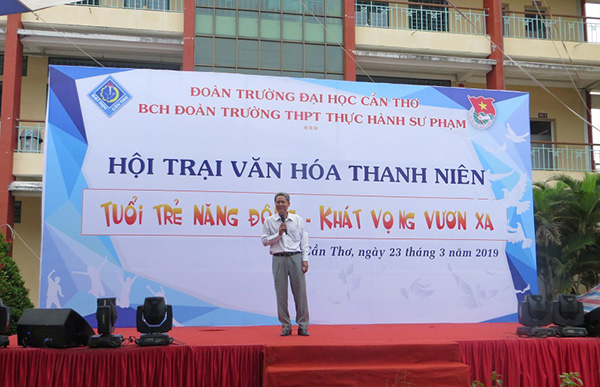 Mẫu backdrop hội trại văn h&oacute;a thanh ni&ecirc;n