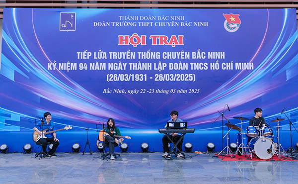 Mẫu backdrop hội trại kỷ niệm 94 ng&agrave;y th&agrave;nh lập đo&agrave;n TNCS Hồ Ch&iacute; Minh