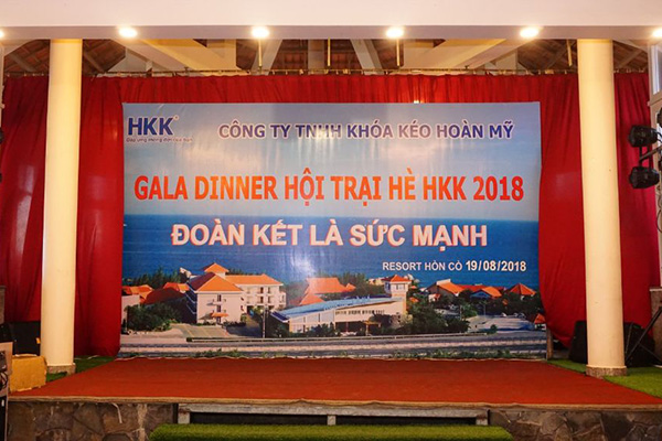 Mẫu backdrop hội trại h&egrave; sự kiện Gala dinner