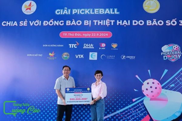 Backdrop pickleball chia sẽ quỹ ủng hộ 