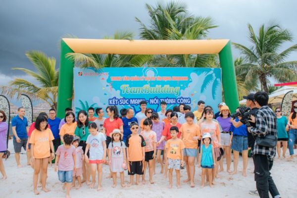 Backdrop team building bãi biển bền đẹp