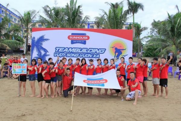 Backdrop team building bãi biển công ty Sunhouse