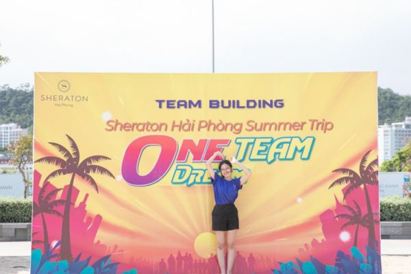 Mẫu backdrop team building độc là, hài hước