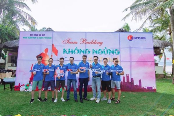 Backdrop team building tại khu nghỉ dưỡng