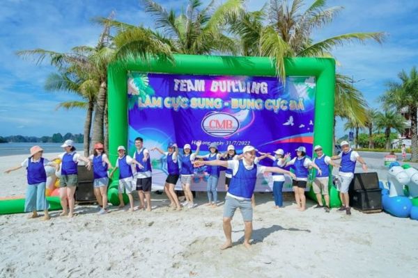 Backdrop team buil ding ngoài trời sáng tạo