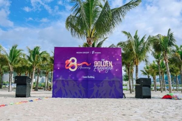 Backdrop team building nhân dịp 8 năm thành lập