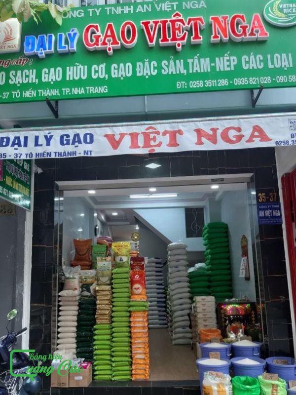 Bảng hiệu bán gạo Việt Nga