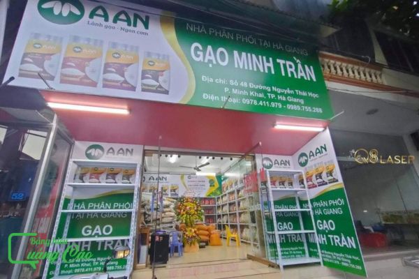 Bảng hiệu bán gạo hộp đèn Minh Trần