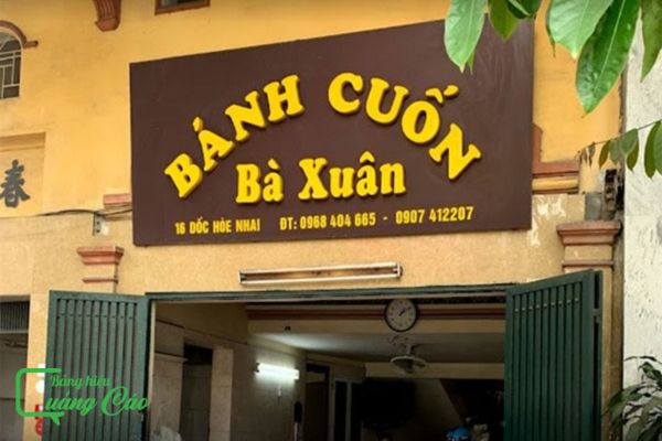 Bảng hiệu bánh cuốn nóng Bà Xuân