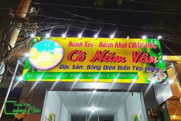 Bảng hiệu b&aacute;nh x&egrave;o C&ocirc; Năm V&acirc;n