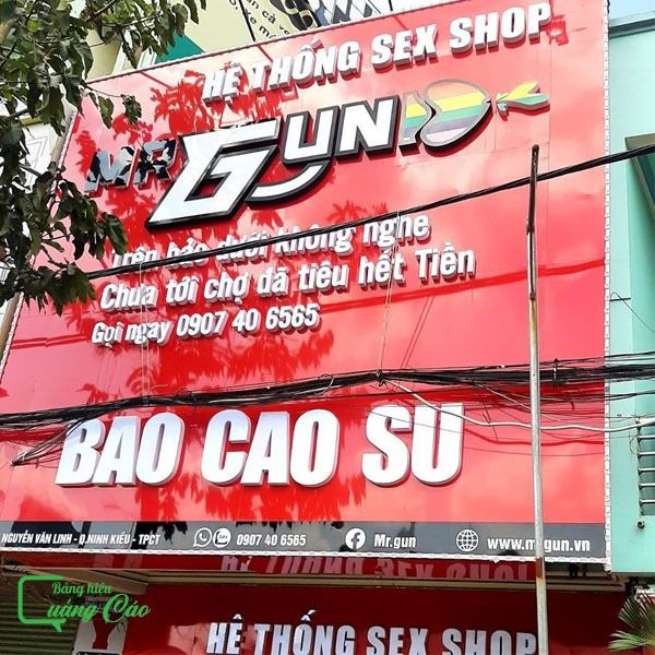 Bảng hiệu bao cao su bằng inox gắn chữ nổi Mr Gun
