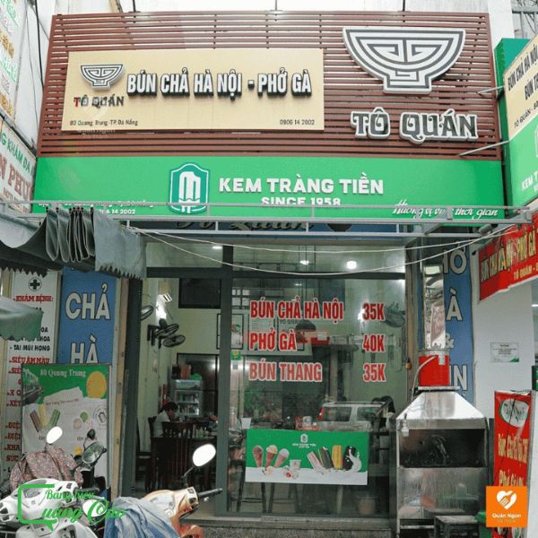 Bảng hiệu bún chả Hà Nội Tô Quán