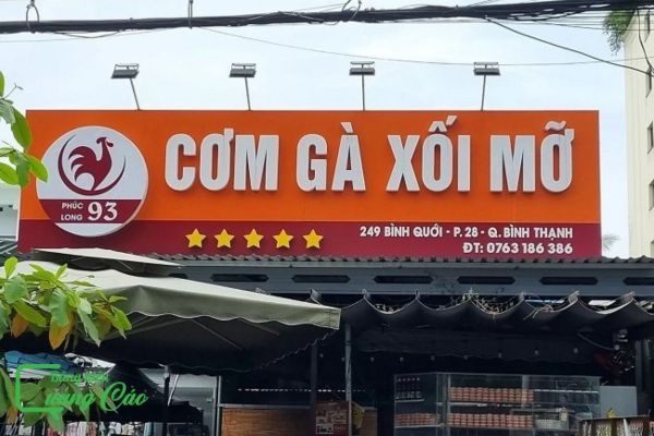 Làm bảng hiệu cơm gà xối mỡ chữ nổi mica tại Tp.HCM