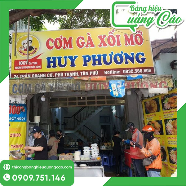 Bảng hiệu cơm gà xối mỡ độc đáo