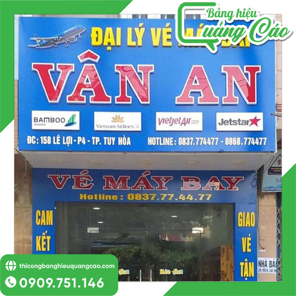 Bảng hiệu đại lý bán vé máy bay thu hút