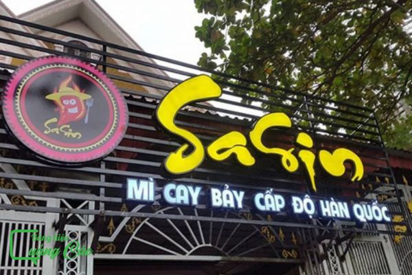 Bảng hiệu mì cay alu chữ nổi SaSin