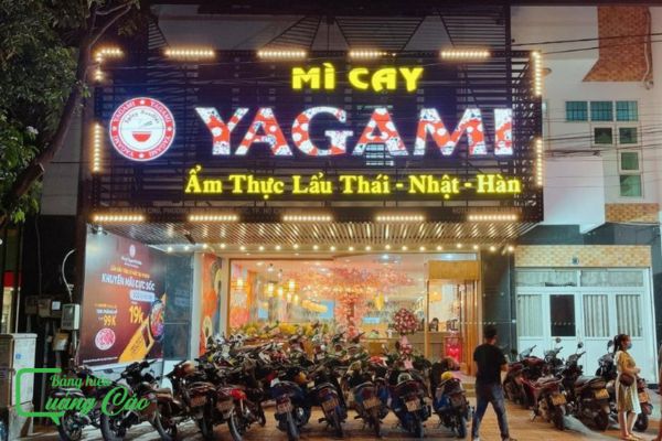 Bảng hiệu mì cay YaMaGi