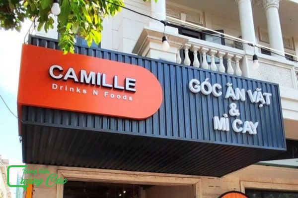 Bảng hiệu mì cay & góc ăn vặt Camille