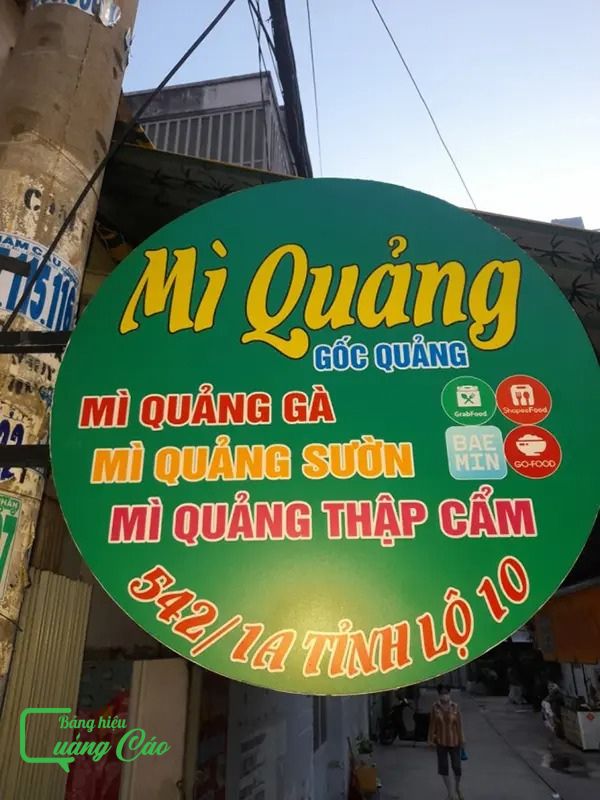 Bảng hiệu mì quảng gốc Quảng