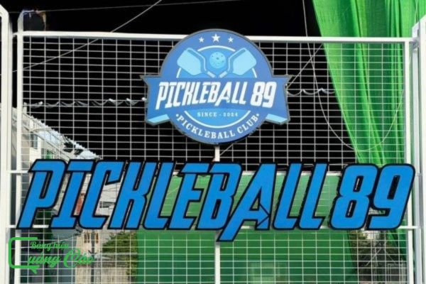 Bảng hiệu pickleball 89 chữ nổi