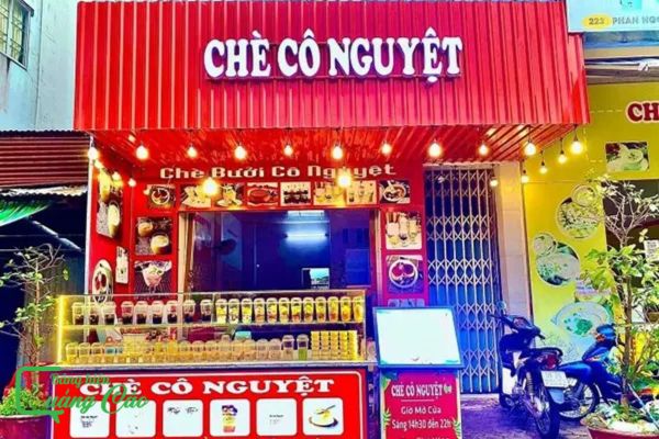 Bảng hiệu quán chè Cô Nguyệt