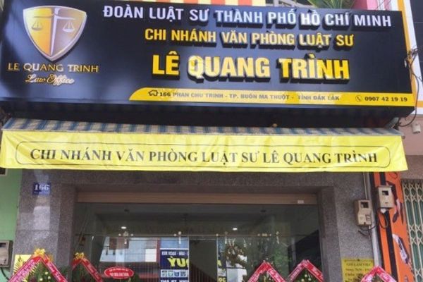 Bảng hiệu văn phòng luật sư Lê Quang Trình