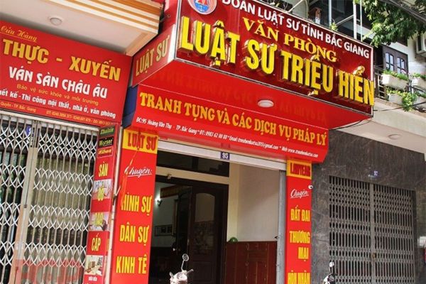 Bảng hiệu văn phòng luật sư Triệu Hiển