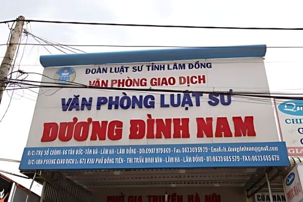 Bảng hiệu văn phòng luật sư Dương Đỉnh Nam
