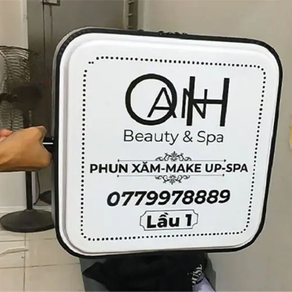 Biển vẫy phun xăm thẩm mỹ Oanh