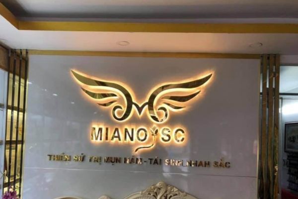Chữ inox sáng chân MianoSC