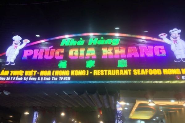 Thi công chữ nổi alu cắm đèn LED cho nhà hàng