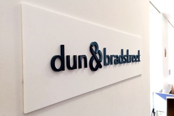 Làm chữ nổi mica dán tường tại Tp HCM