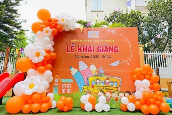 Thi công backdrop khai giảng trường mầm non