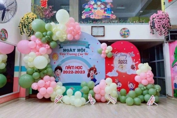 Mẫu backdrop khải giảng cho trường mầm non đáng yêu