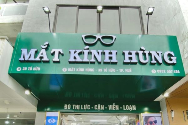 Bảng hiệu mắt kính chứ nổi mica Hùng