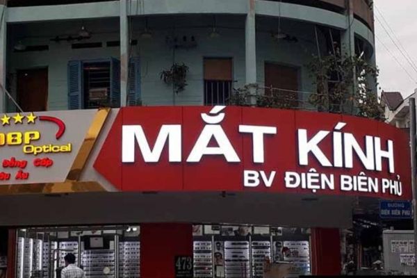 Thi công bảng hiệu mắt kính bền đẹp