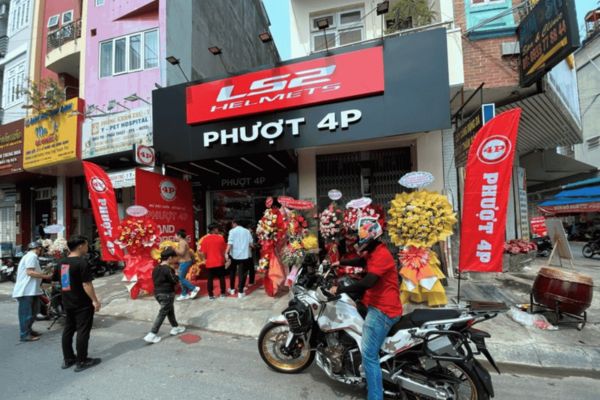 Bảng hiệu shop nón bảo hiểm LS2