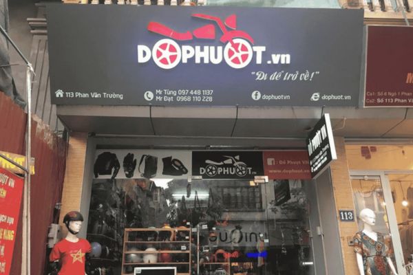 Thi công bảng hiệu shop nón bảo hiểm hộp đèn