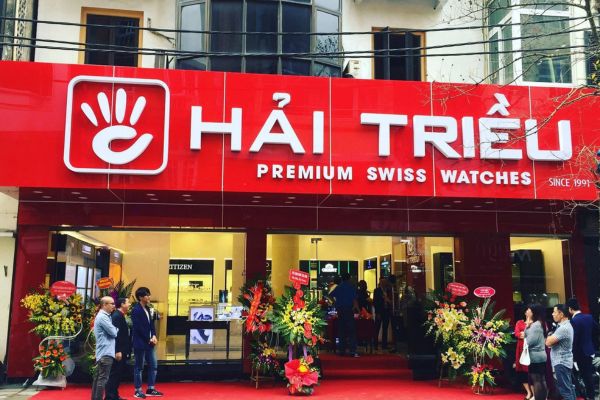 Bảng hiệu tiệm đồng hồ chính hãng Hải Triều