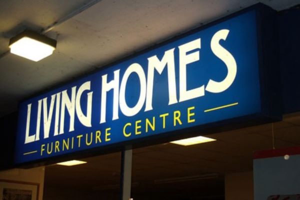 Thi công biển hộp đèn Hiflex Living Homes