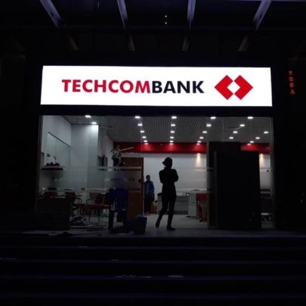 Bảng hiệu hộp đèn bạt 3M ngân hàng Techcombank