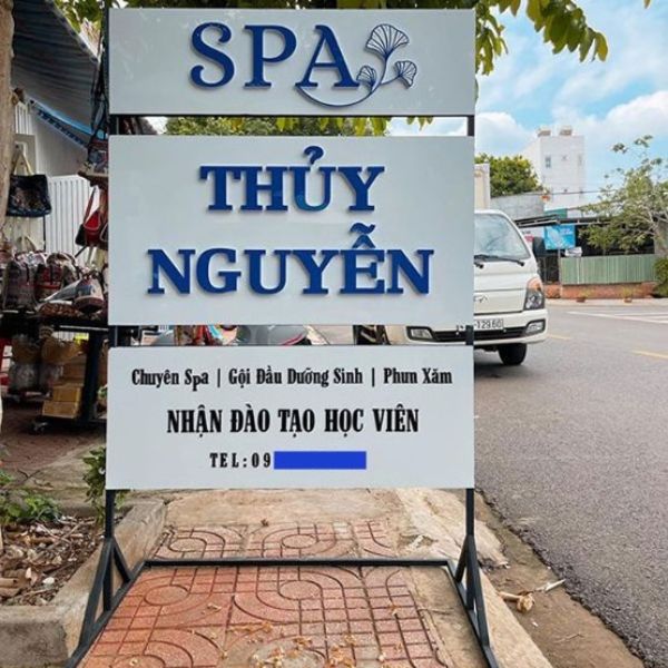 Biển vẫy đứng spa Thủy Nguyễn