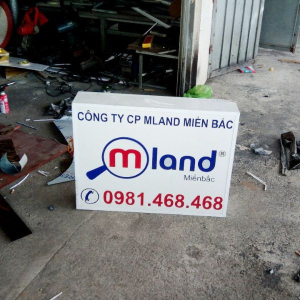 Biển vẫy hộp đèn bạt hiflex MC Land