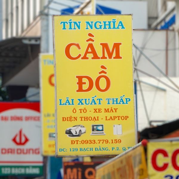 Biển vẫy hộp đèn tiệm cầm đồ