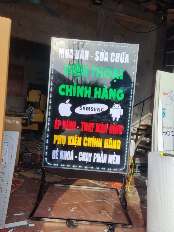 Biển vẫy led đứng hình chữ nhật cho cửa hàng điện thoại