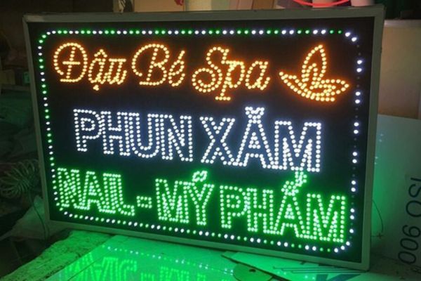 Biễn vẫy led đậu bé Spa ba màu